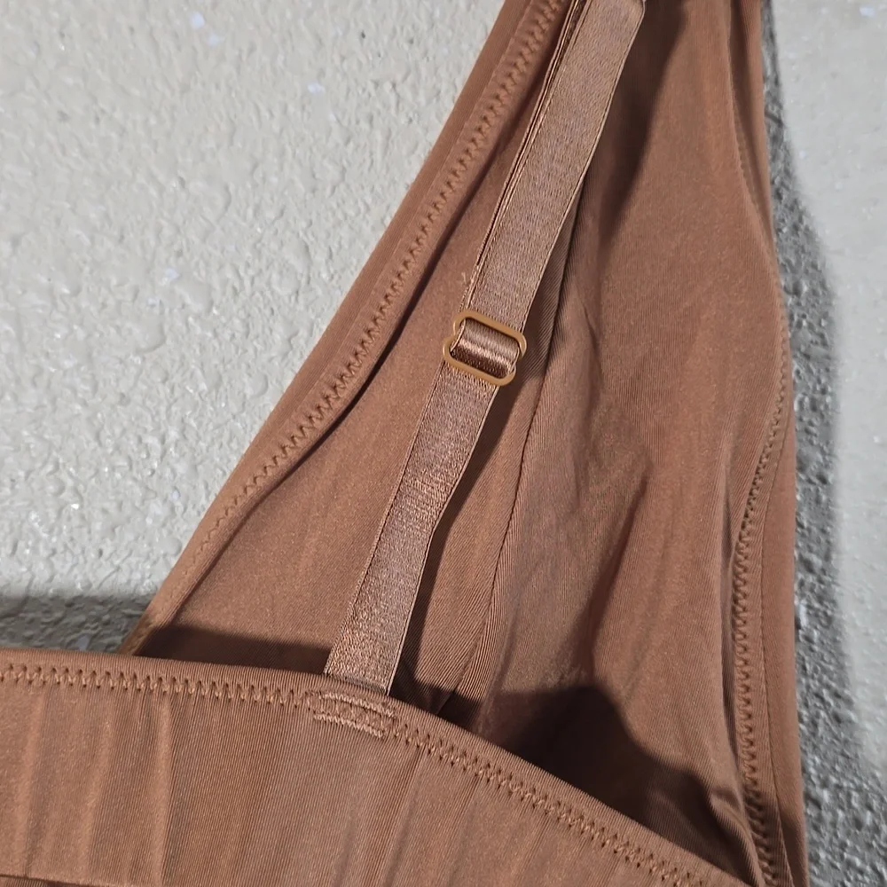 Skims Brown V-Neck Bralette - Picture 4 of 5